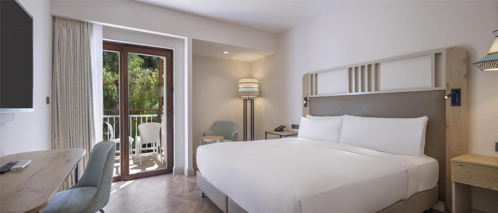 Deluxe King Room