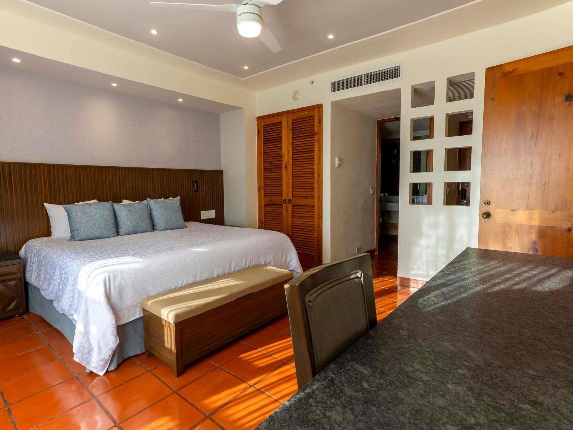 One-Bedroom King Suite Jacuzzi Terrace Partial Ocean View