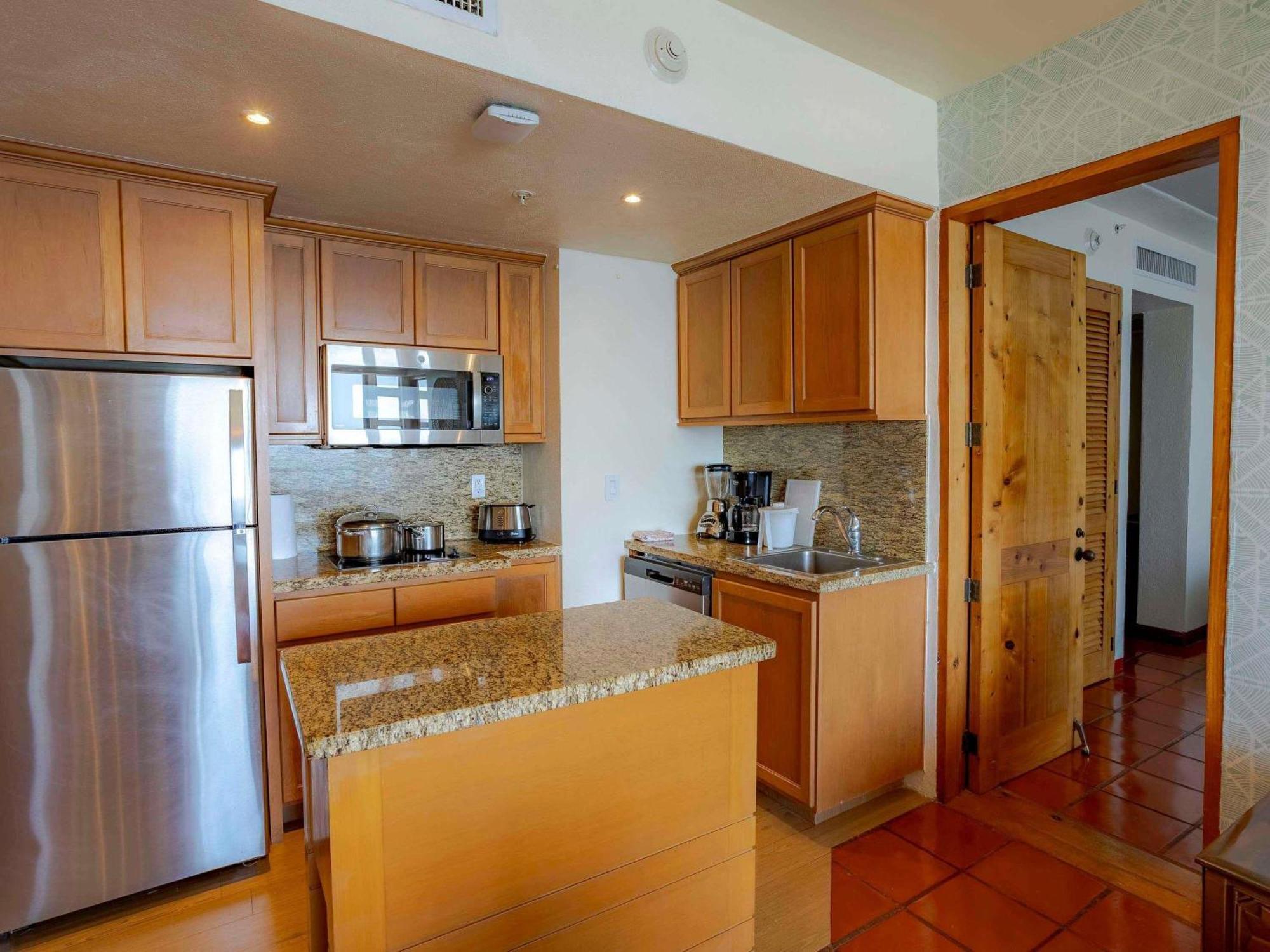 One-Bedroom King Suite Jacuzzi Terrace Oceanfront View