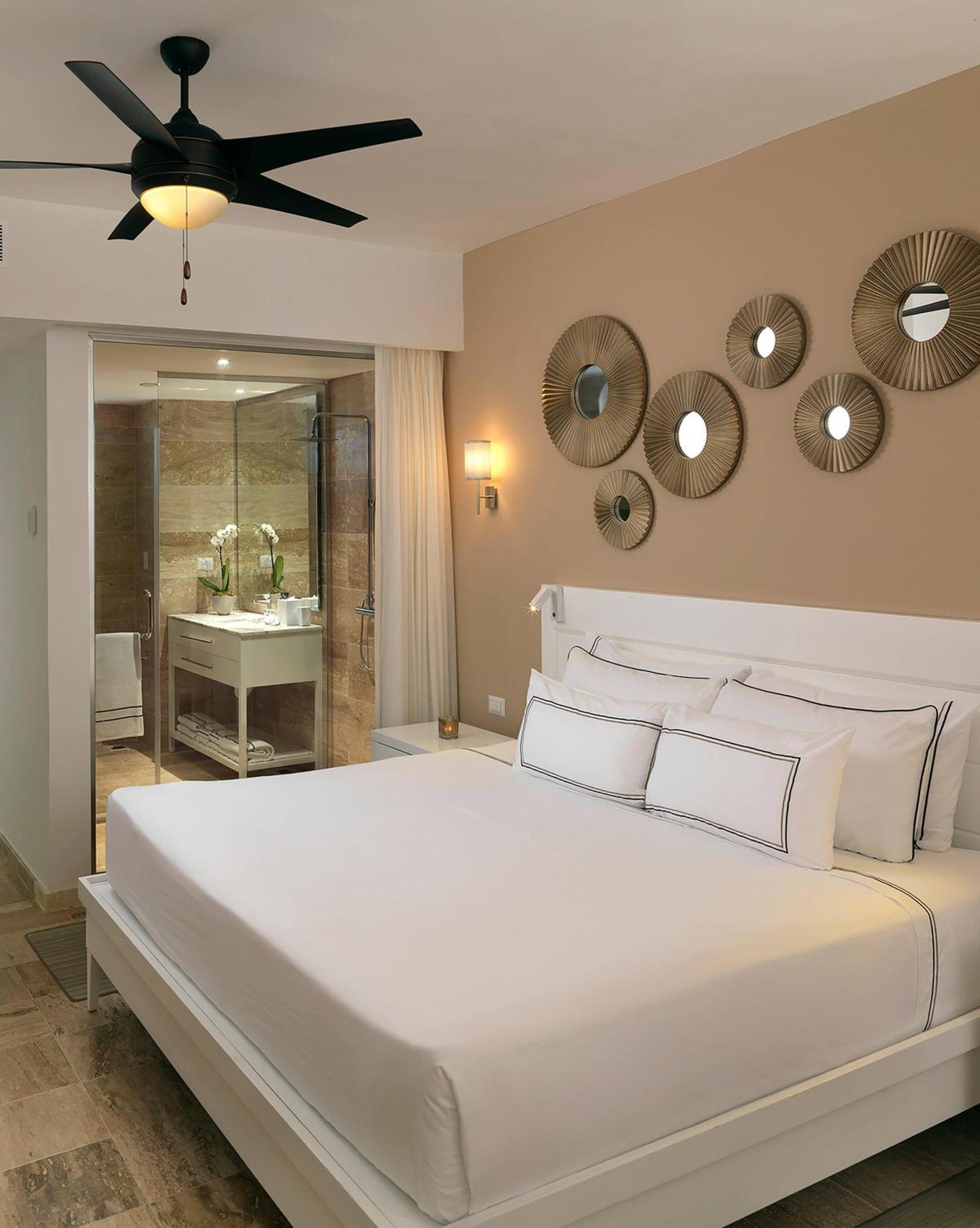 The Level Suite Tropical Palms