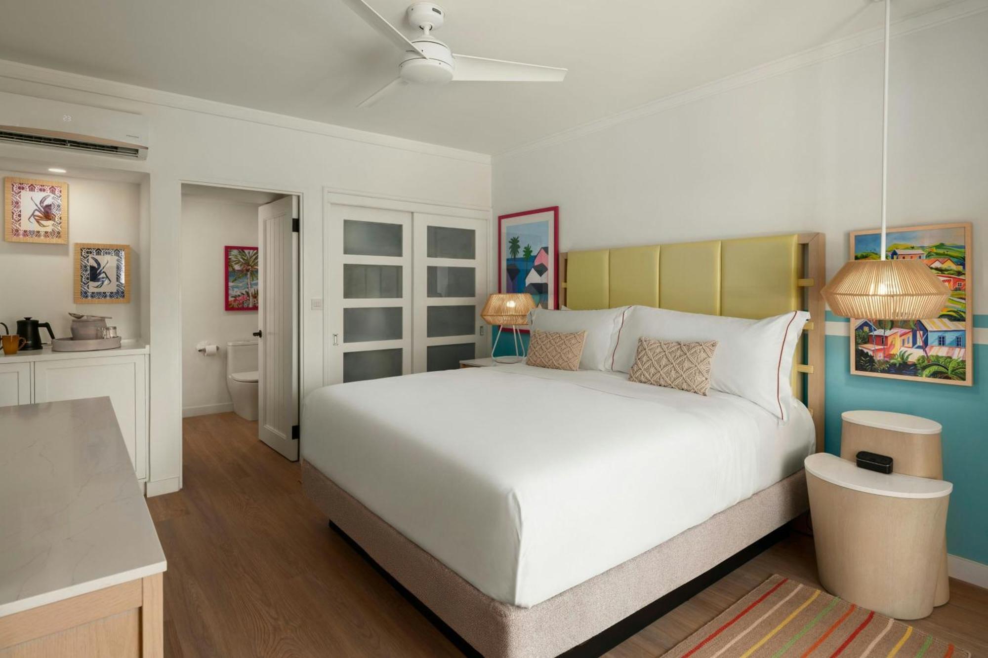 Ocean Front Room, Guest room