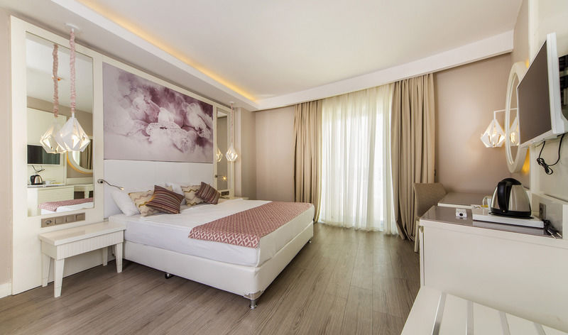 Double Room with Pool View