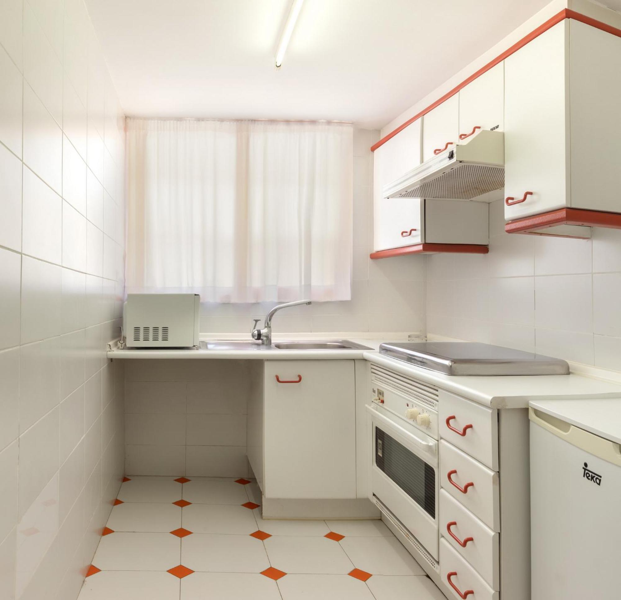 Deluxe Three-Bedroom Apartment (7 Adults)