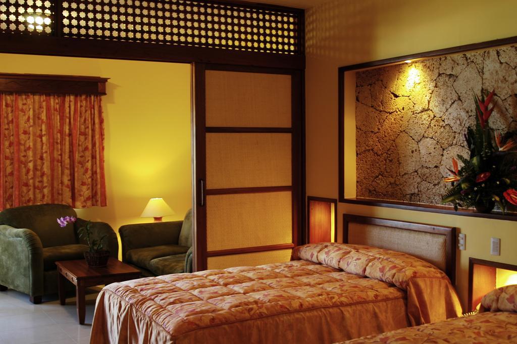 Deluxe Suite (3 Adults)