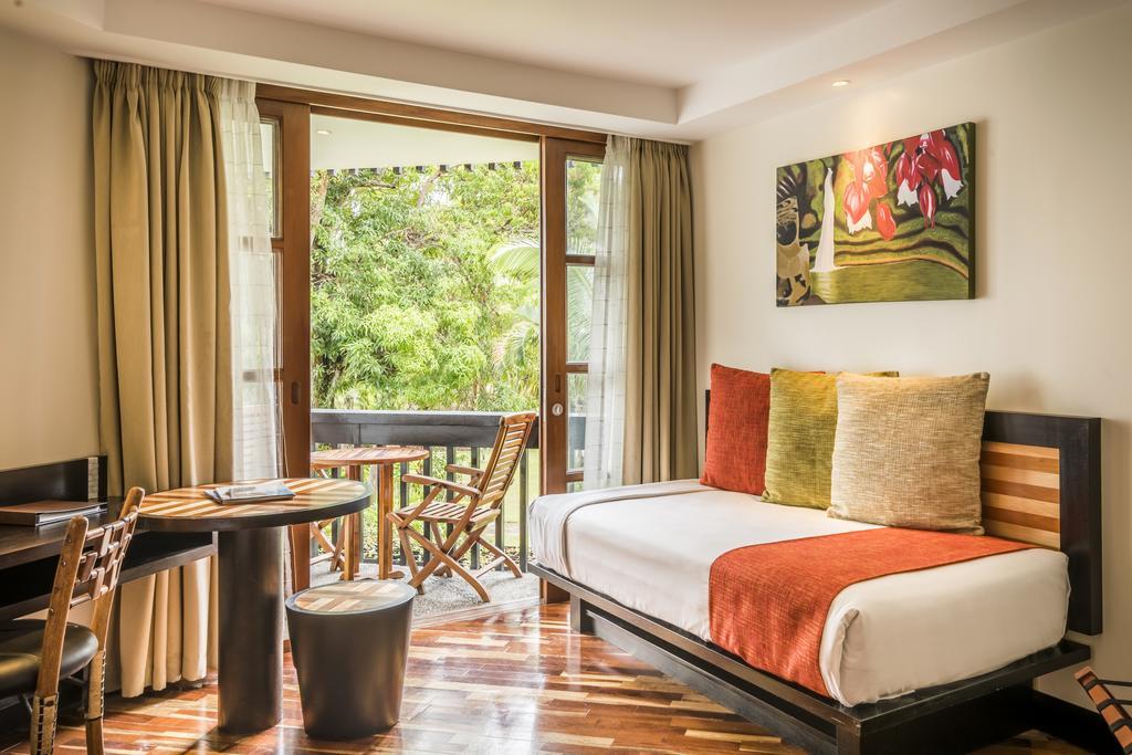 Queen Room Garden View