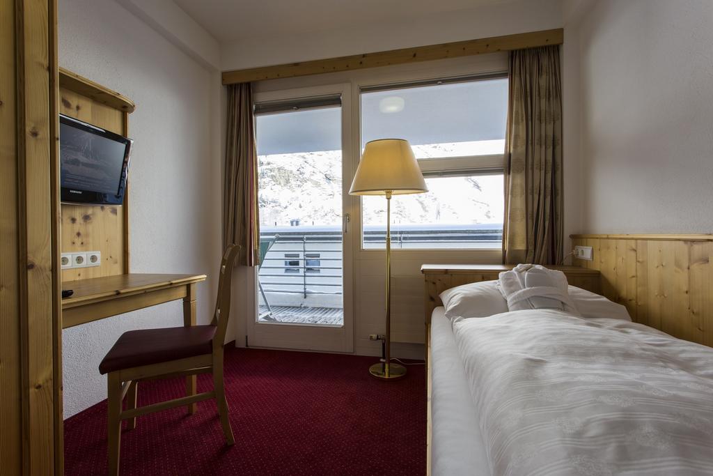 Suite,443746200:JPEG