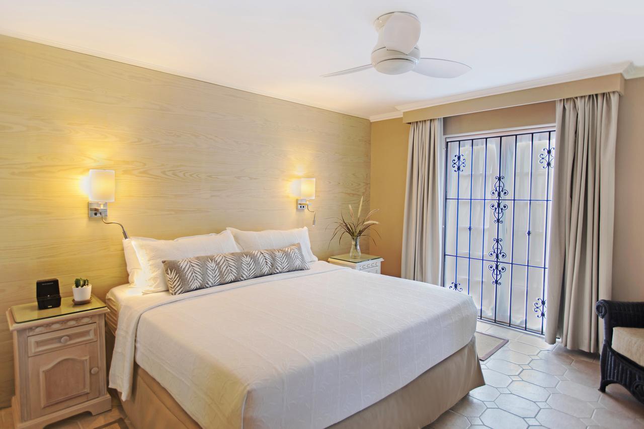 Deluxe One-Bedroom Suite