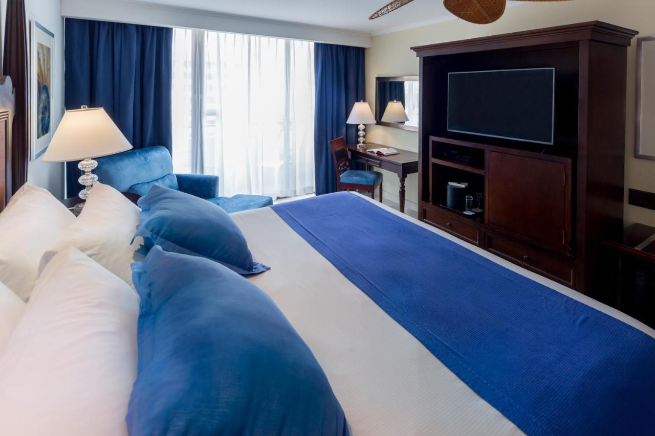 Royal Level Luxury Lateral Ocean View Room