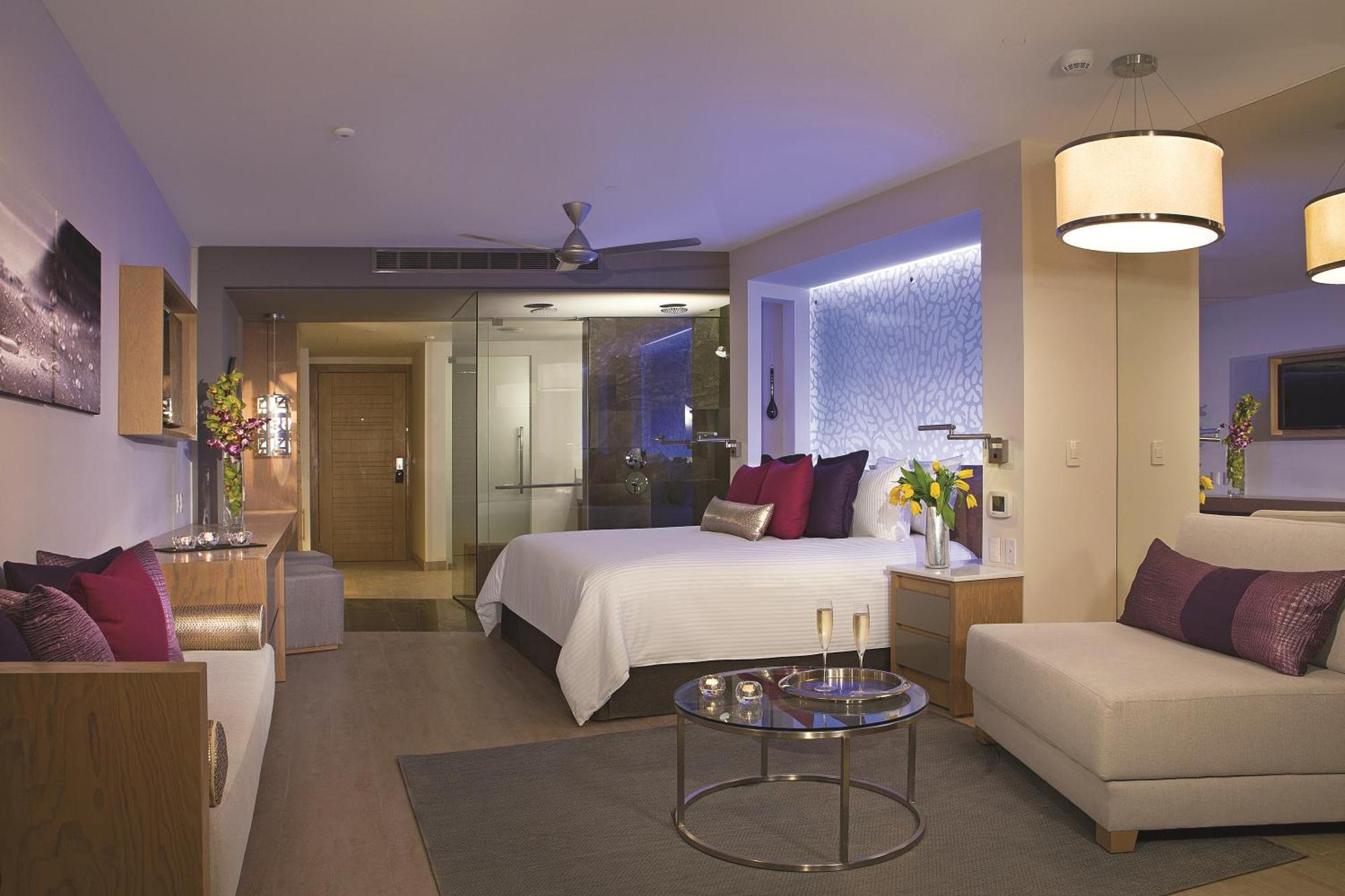 Xhale Club Junior Suite Swimout Ocean Front King
