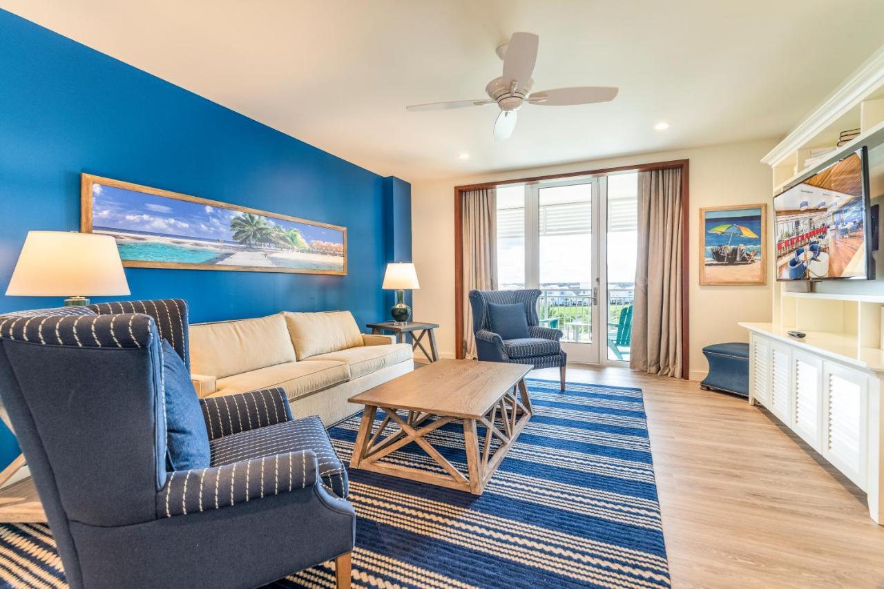 One Bedroom King Pool View Suite