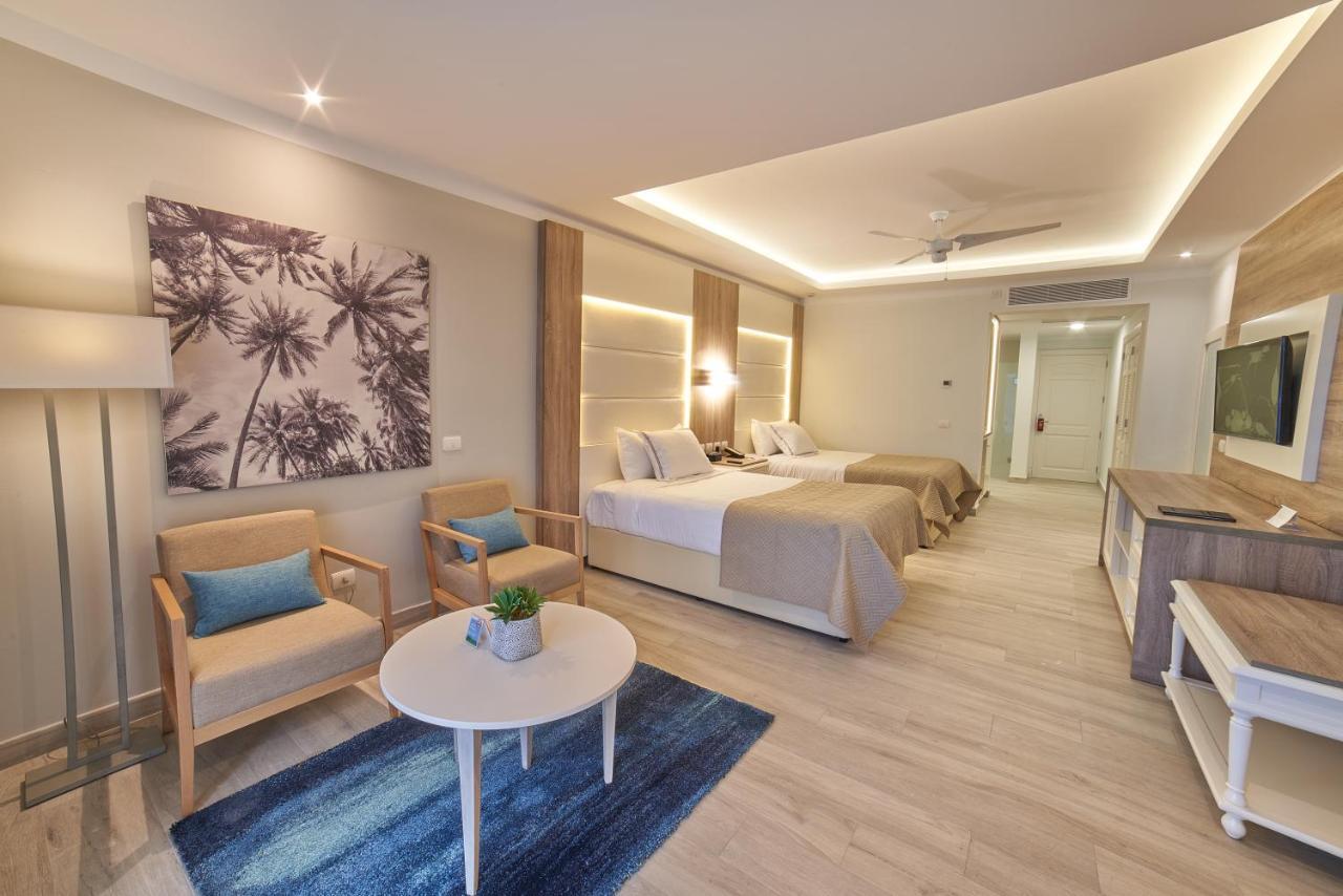 2 Double Beds Deluxe Junior Suite SGL