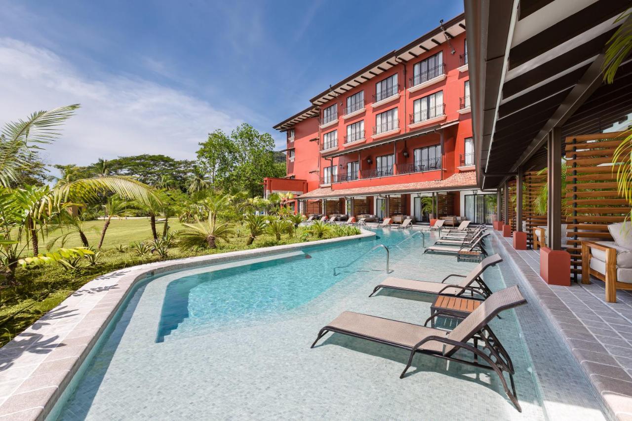 Swim up room Adults only Guest room King Poolside view
