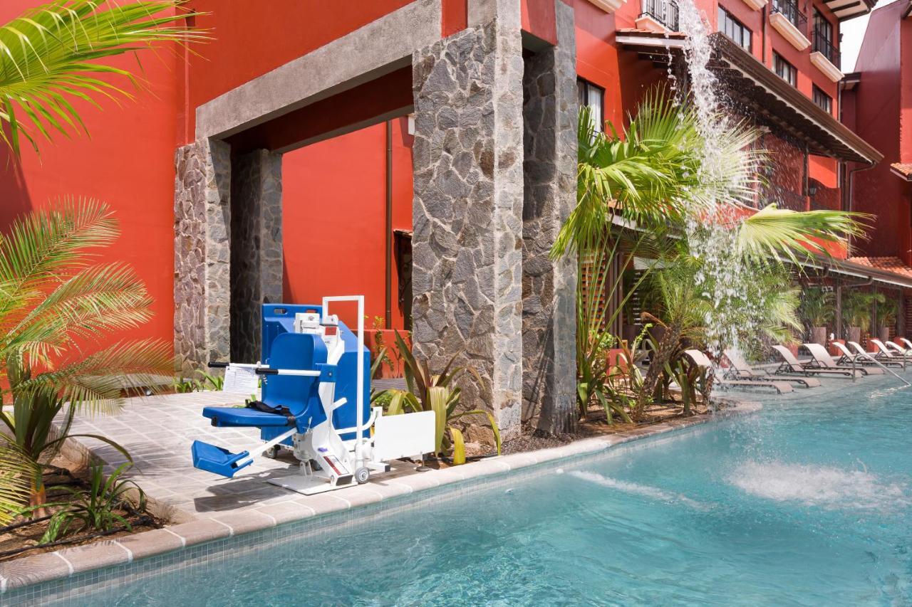 Swim up room Adults only Guest room King Poolside view