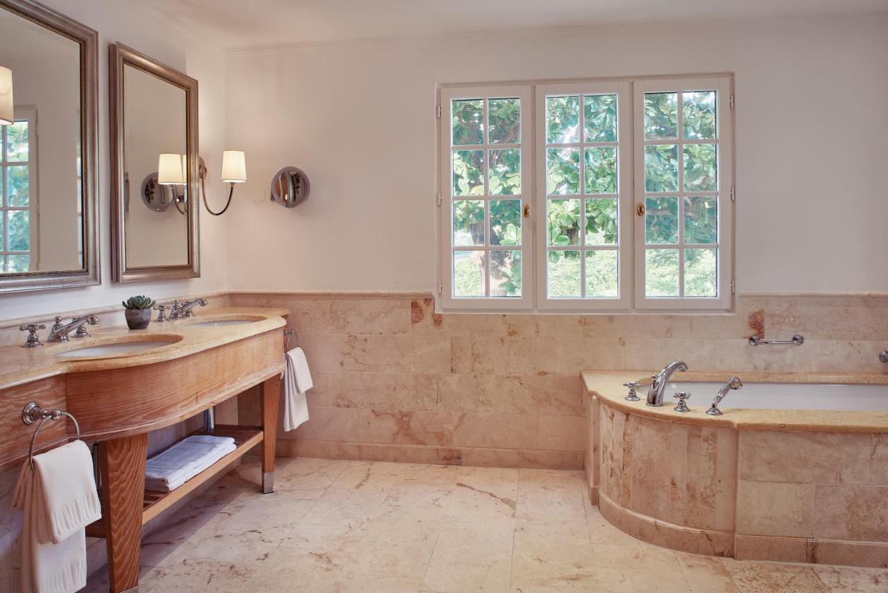 One Bedroom Beachfront Suite