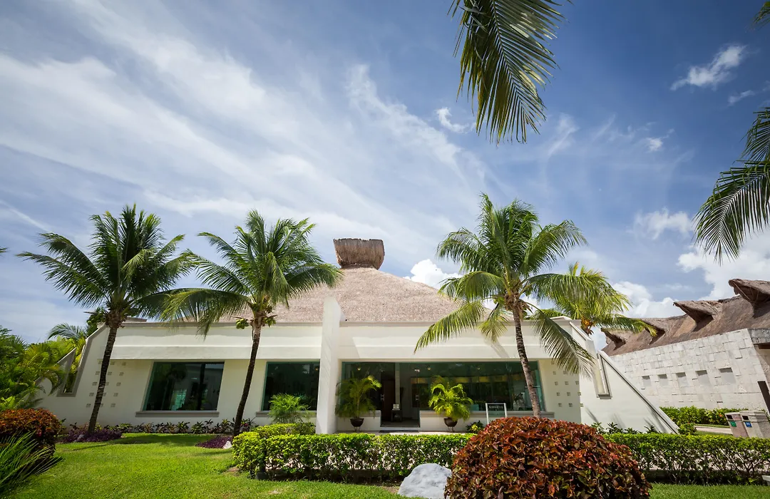 Bluebay Grand Esmeralda-1
