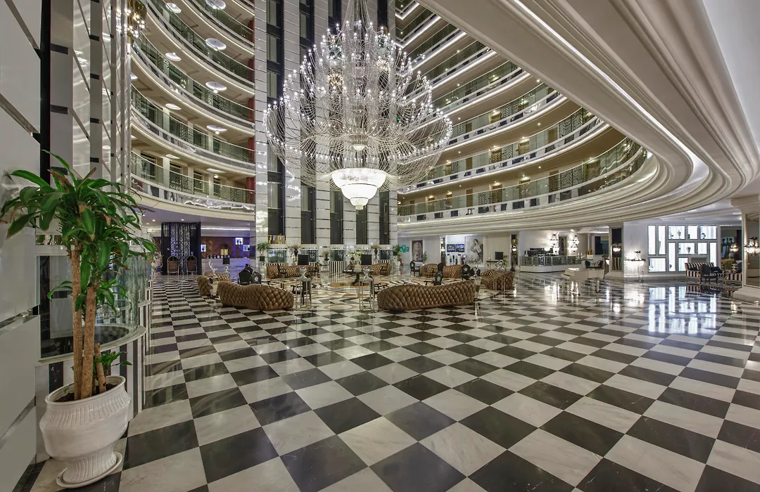 Delphin Imperial Lara-1