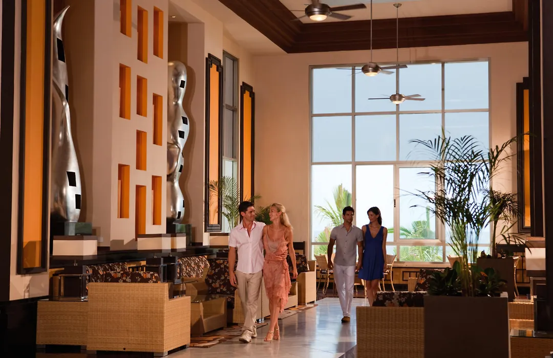 Hotel Riu Emerald Bay-1