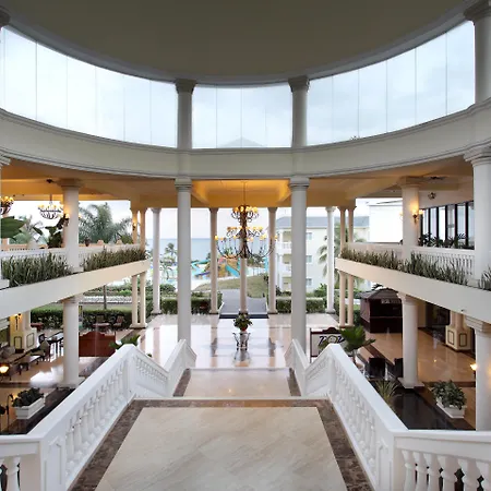 Grand Palladium Lady Hamilton Resort & Spa-3