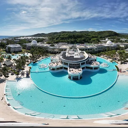 The Signature Level At Grand Palladium Lady Hamilton Resort & Spa-3