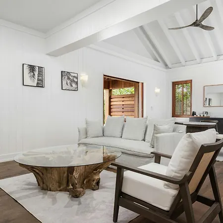 Como Parrot Cay-3