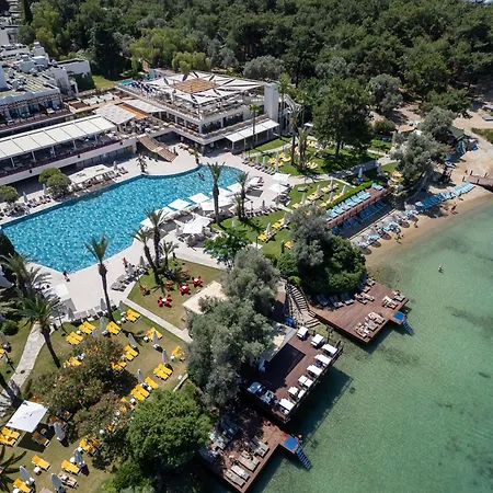 Doubletree By Hilton Bodrum Isil Club Ultra All-Inclusive Resort-3